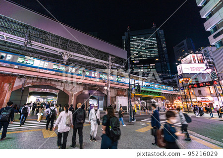 日本東京城市景觀 取消移民限制,解除外國人個人旅行禁令......看到新橋站(烏森口)...... = 10月11日 日本東京城市景觀 取消移民限制,解除外國人個人旅行禁令......看到新橋站(烏森口)...... = 10月11日 95216029
