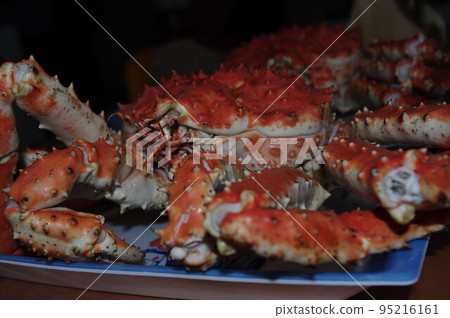 1 delicious boiled king crab 1 delicious boiled king crab 95216161