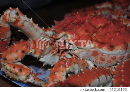 美味的煮帝王蟹 美味的煮帝王蟹 95216163