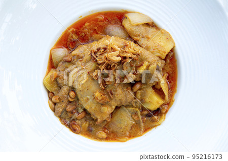 Massaman chicken curry on wooden table 95216173