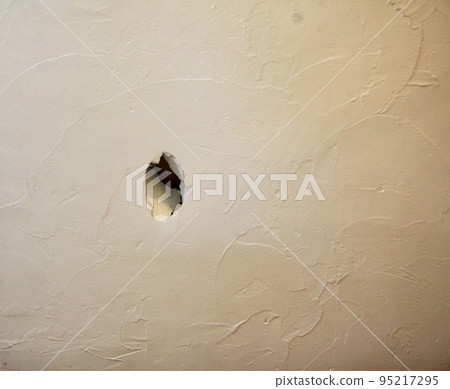 hole in the wall 95217295