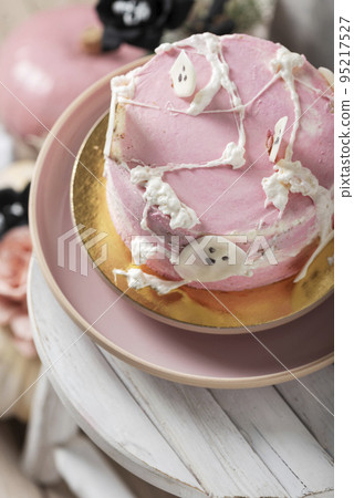Halloween party decoration with pink cake 95217527