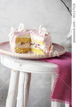 Halloween party decoration with pink cake Halloween party decoration with pink cake 95217528