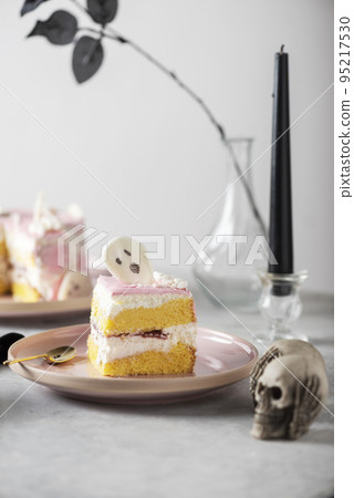 Halloween party decoration with pink cake Halloween party decoration with pink cake 95217530