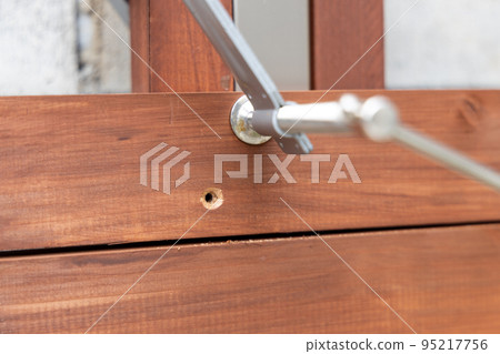 Do-it-yourself building a wooden fence 95217756