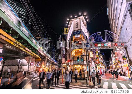日本東京城市景觀 取消移民限制,解除外國人個人旅行禁令......例如新橋站前的新橋西口街...... = 10月11日 日本東京城市景觀 取消移民限制,解除外國人個人旅行禁令......例如新橋站前的新橋西口街...... = 10月11日 95217896