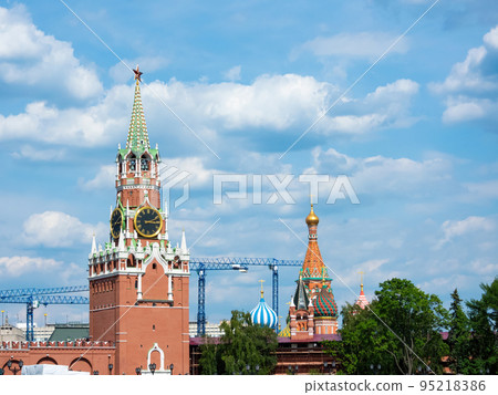 Moscow, Russia - May 22, 2019: Spasskaya tower in Moscow Kremlin Moscow, Russia - May 22, 2019: Spasskaya tower in Moscow Kremlin 95218386