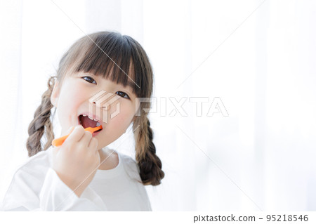 做牙刷的女孩 95218546