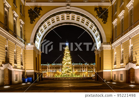 Arch of the General Staff. Palace Square St. Petersburg. New Year Christmas tree Arch of the General Staff. Palace Square St. Petersburg. New Year Christmas tree 95221498