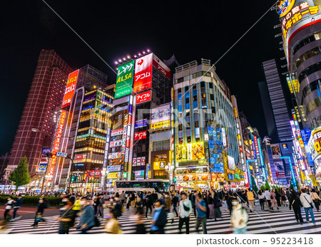 Tokyo cityscape in Japan Immigration restrictions will be lifted from tomorrow. Crowded Shinjuku/Kabukicho = October 10 95223418