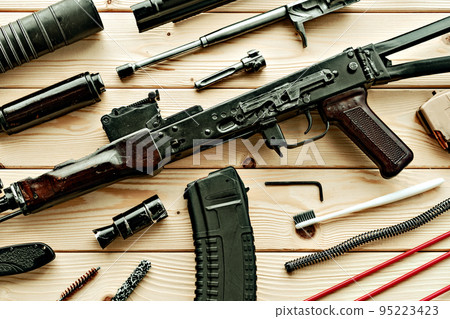 Gunsmith's working table for gun cleaning and maintaining 95223423