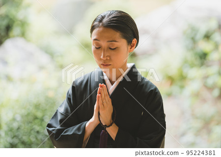 pressing one's hands together in prayer, please or with respect in buddhist correspondence, kimono 95224381