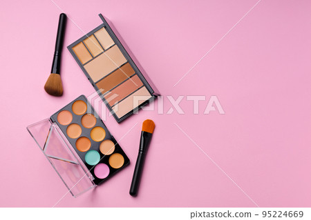 Make up palette with brush on pink background 95224669