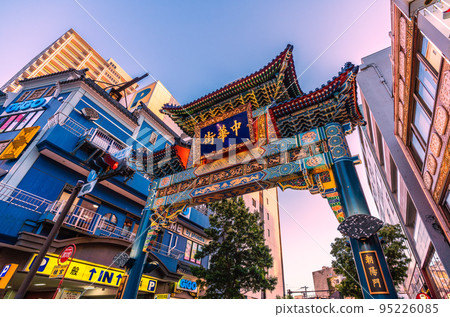 Yokohama cityscape in Japan Yokohama Chinatown / Chaoyangmon etc. 95226085