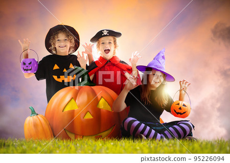 Halloween party. Kids trick or treat. Halloween party. Kids trick or treat. 95226094