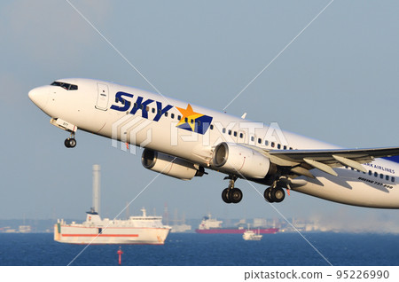 Skymark Airlines B737-800 95226990