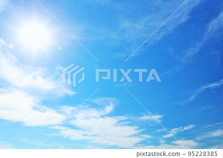 Autumn blue sky, clouds and sun 95228385