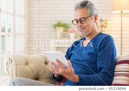 Senior male tablet Senior male tablet 95228694