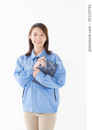 女人穿著工作服 女人穿著工作服 95228781