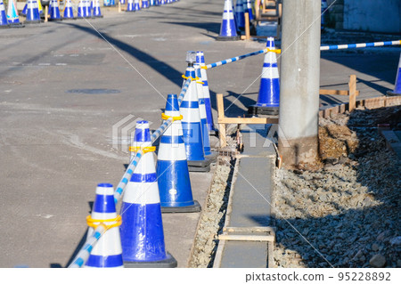 道路天溝人行道施工 道路天溝人行道施工 95228892
