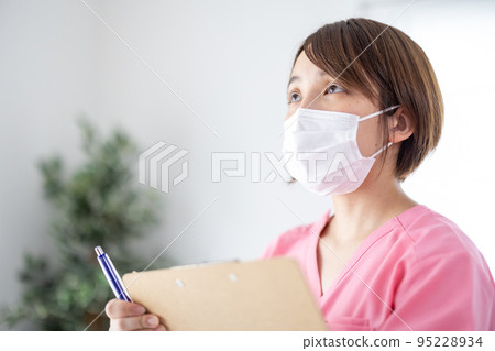 Nurse/caregiver image 95228934