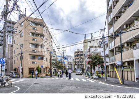 Urban scenery of Tsurumi Ward, Yokohama Tsurumi Market Station 95228935