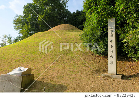 Nara Asuka Village Kitora Tumulus in Autumn Dusk Nara Asuka Village Kitora Tumulus in Autumn Dusk 95229425
