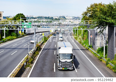 Traffic logistics image Tomei Expressway 95229462