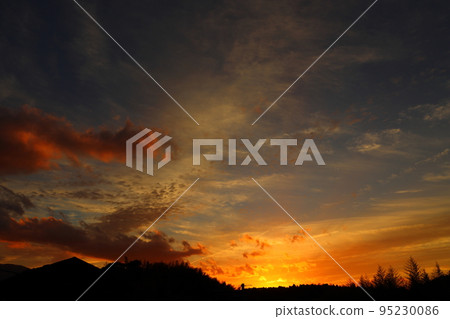 Dusk twilight in the fall Dusk twilight in the fall 95230086