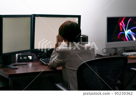 Business Woman Overtime 95230362