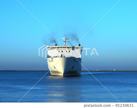 Sunflower Cobalt Enters Port Sunflower Cobalt Enters Port 95230631