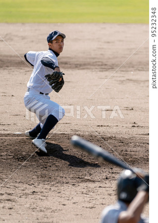 Left pitcher vs. right batter (high school baseball) 95232348
