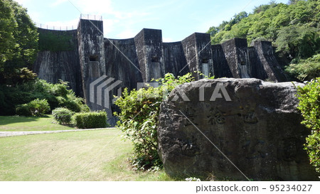 Hounen Dam 像一群巨大的廢墟 95234027