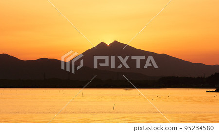 Evening view of Mount Tsukuba from Kasumigaura 95234580