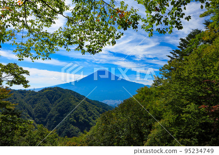 Mt.Fuji and the mountain range of colored leaves Kawaguchiko Town, Yamanashi Prefecture Mt.Fuji and the mountain range of colored leaves Kawaguchiko Town, Yamanashi Prefecture 95234749