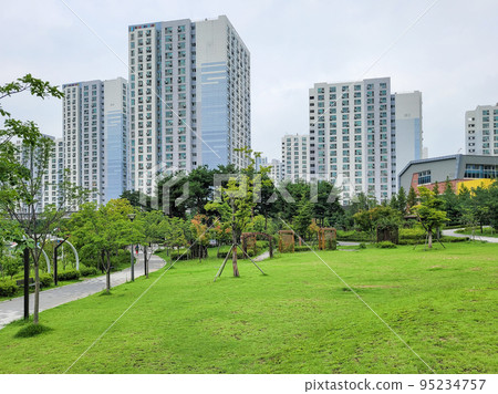 Park within the new city apartment complex (city park) Park within the new city apartment complex (city park) 95234757