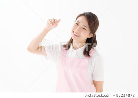 圍裙的女職員 圍裙的女職員 95234878