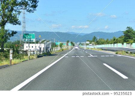 Inter-vehicle distance confirmation display board on expressway 95235023