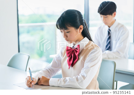Junior high school students studying 95235141