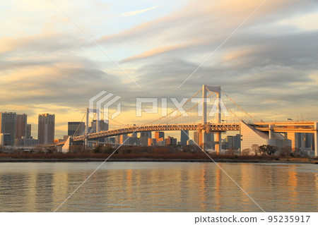 Rainbow Bridge in the evening seen from Odaiba Kaihin Park Rainbow Bridge in the evening seen from Odaiba Kaihin Park 95235917