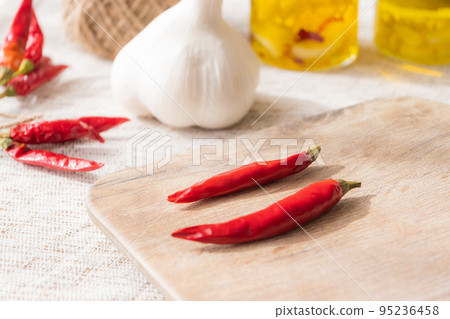 Red pepper, garlic, pickled in oil, seasoning, ingredients Red pepper, garlic, pickled in oil, seasoning, ingredients 95236458