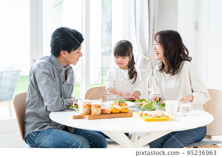 Family meal Family lunch Parent and child 95236963