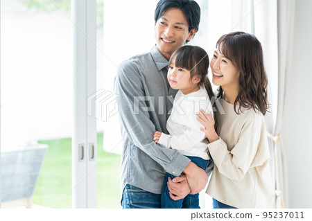 Family Family Parent-child lifestyle Good friend hug 95237011