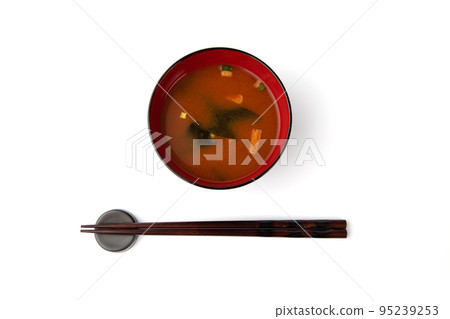 Red dashi miso soup white background 95239253