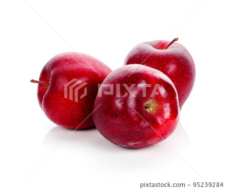 Fresh red apple on a white background 95239284