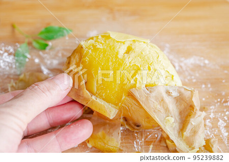 Peeling lentil potatoes Peeling lentil potatoes 95239882