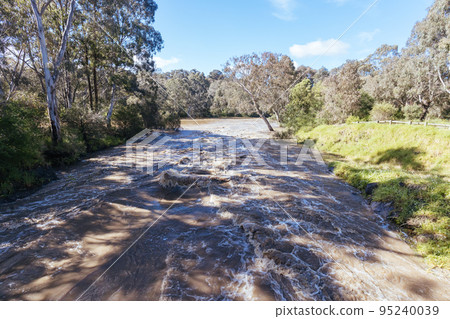 Melbourne Flood Emergency 2022 95240039