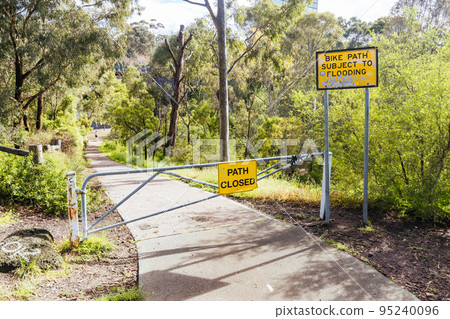 Melbourne Flood Emergency 2022 95240096