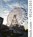 Ferris wheel in the evening 95241303