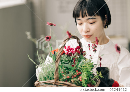 種花的女人 95241412